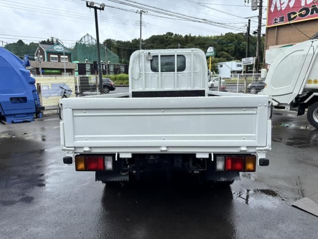 Mazda TITAN 2014-03 7737896-5