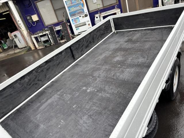 Mazda TITAN 2014-03 7737896-8