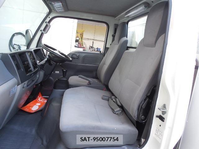 Mazda TITAN 2014-12 8038778-9