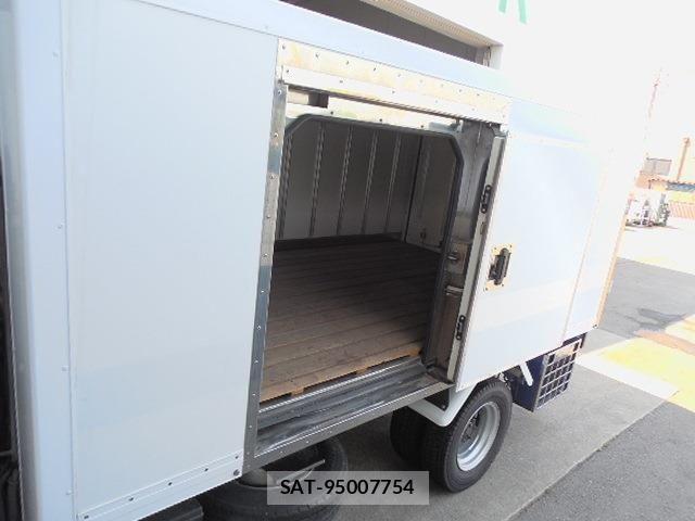 Mazda TITAN 2014-12 8038778-5