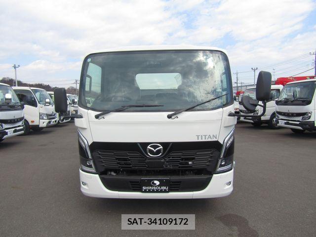 Mazda TITAN 2026-06 8038770-1