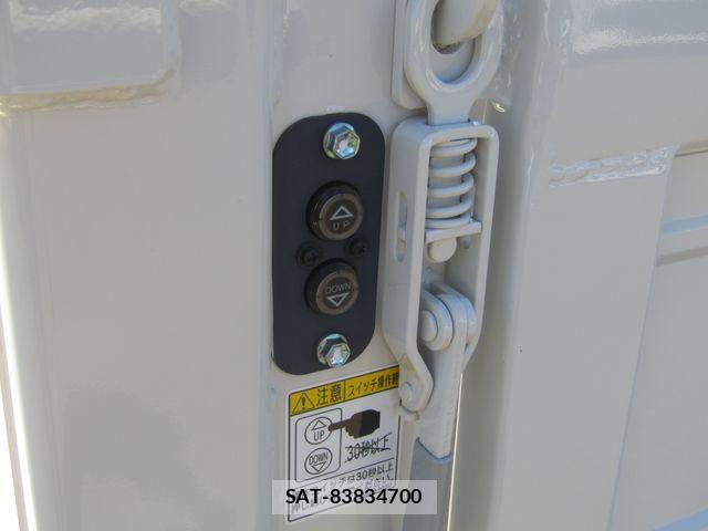 Mazda TITAN 2026-06 8038772-12