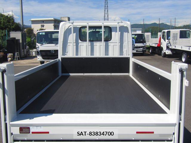 Mazda TITAN 2026-06 8038772-8