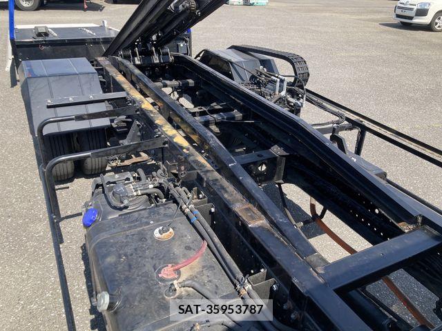 Mazda TITAN 2022-04 8075935-16
