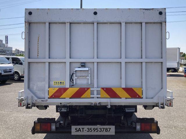 Mazda TITAN 2022-04 8075935-4