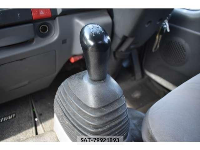 Mazda TITAN 2016-07 8102311-28