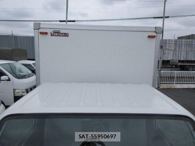 Mazda TITAN 2017-01 8102309-9