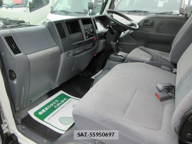Mazda TITAN 2017-01 8102309-11