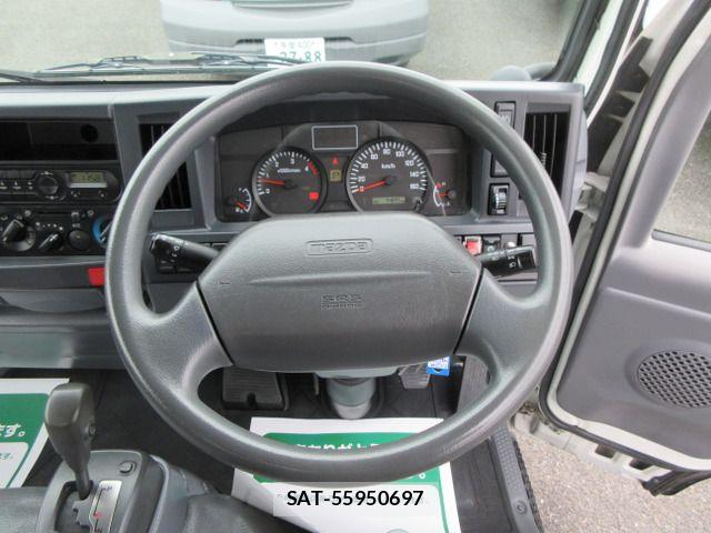 Mazda TITAN 2017-01 8102309-12