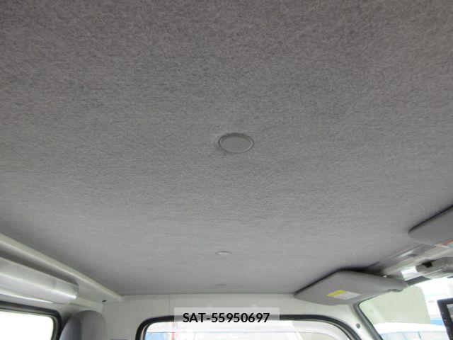 Mazda TITAN 2017-01 8102309-18
