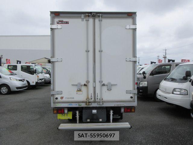 Mazda TITAN 2017-01 8102309-2