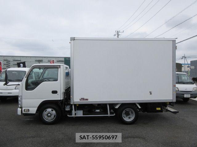 Mazda TITAN 2017-01 8102309-4