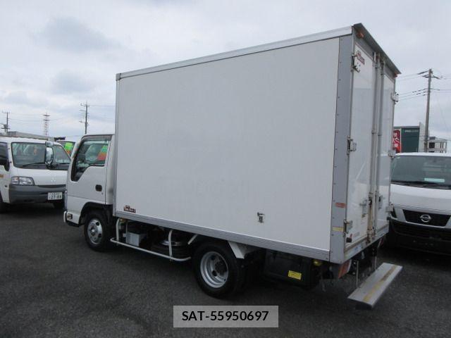 Mazda TITAN 2017-01 8102309-8