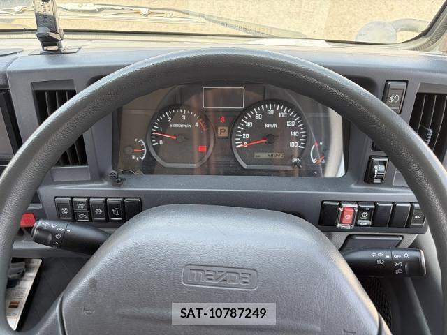 Mazda TITAN 2014-04 8146871-9