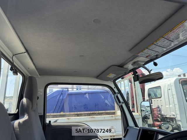 Mazda TITAN 2014-04 8146871-11