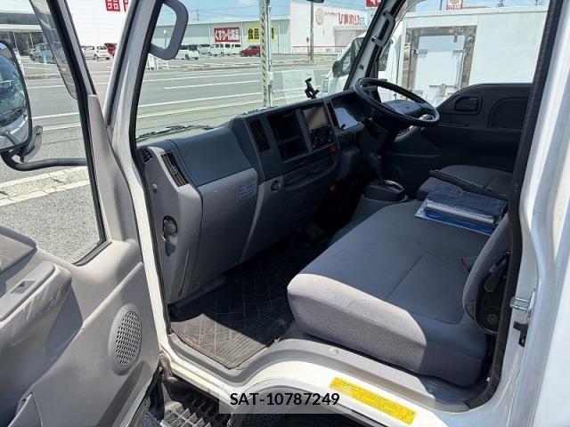 Mazda TITAN 2014-04 8146871-12