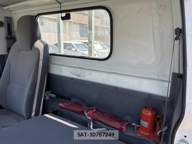 Mazda TITAN 2014-04 8146871-13