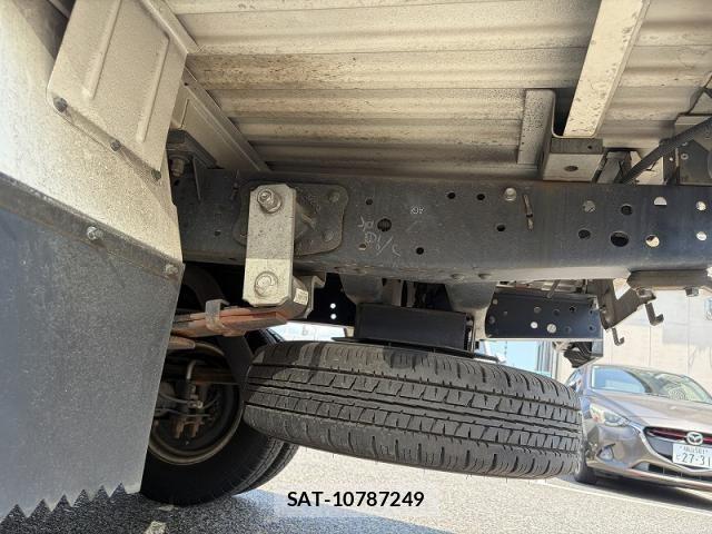 Mazda TITAN 2014-04 8146871-16