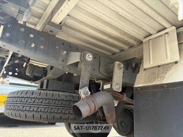 Mazda TITAN 2014-04 8146871-17