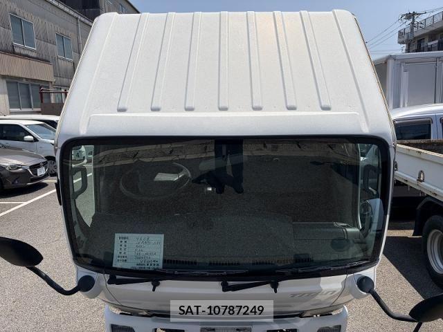 Mazda TITAN 2014-04 8146871-19