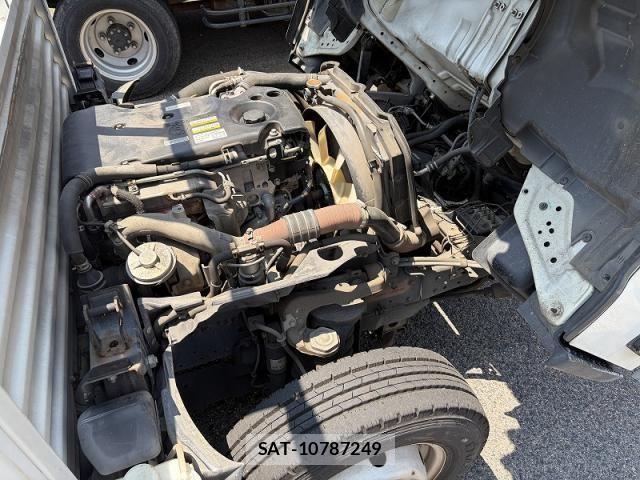 Mazda TITAN 2014-04 8146871-21
