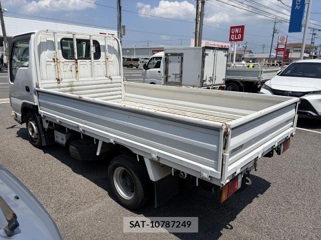 Mazda TITAN 2014-04 8146871-3