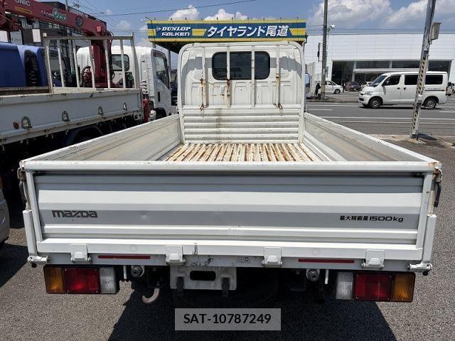 Mazda TITAN 2014-04 8146871-5