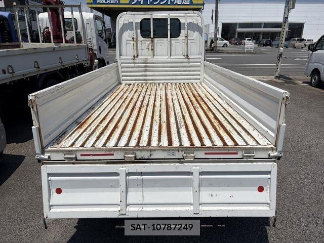 Mazda TITAN 2014-04 8146871-6