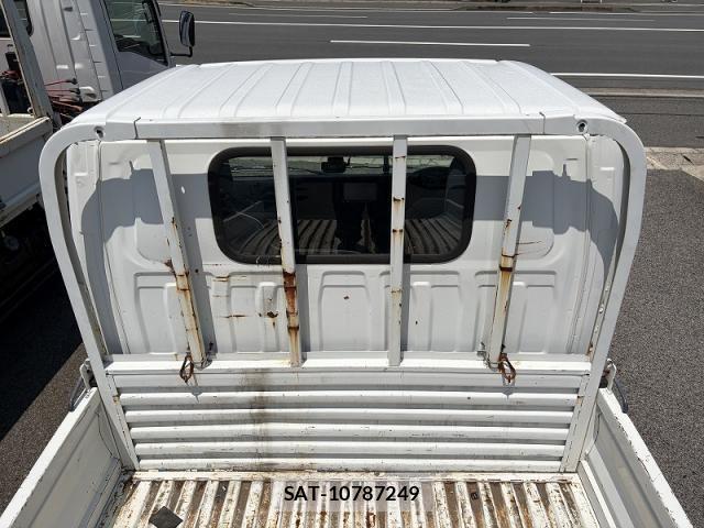 Mazda TITAN 2014-04 8146871-7