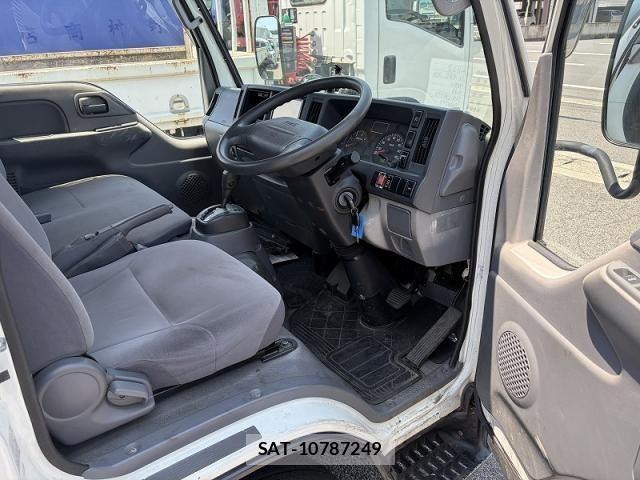 Mazda TITAN 2014-04 8146871-8