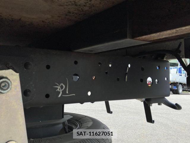 Mazda TITAN 2023-02 8159388-10