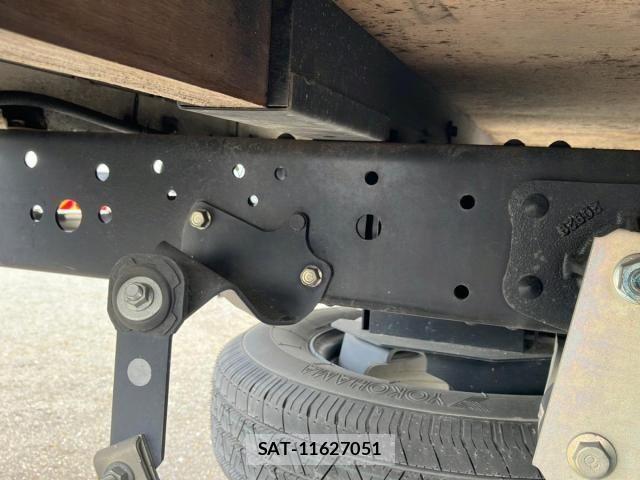 Mazda TITAN 2023-02 8159388-11