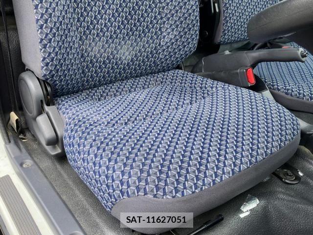 Mazda TITAN 2023-02 8159388-15