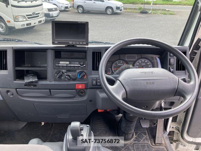 Mazda TITAN 2014-06 8246949-9