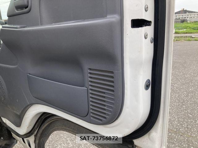 Mazda TITAN 2014-06 8246949-10