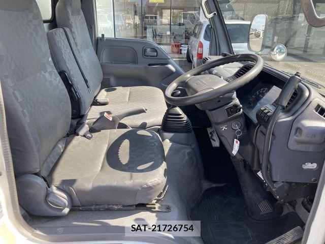 Mazda TITAN 2006-06 8246951-3