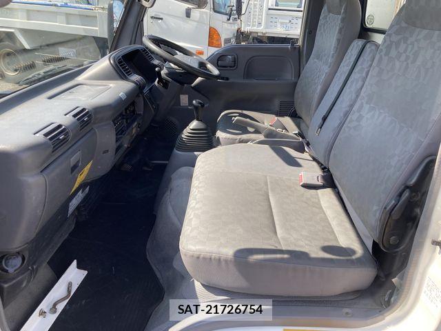 Mazda TITAN 2006-06 8246951-4