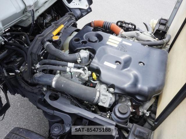 Mazda TITAN 2013-11 8246950-16