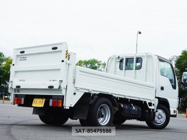 Mazda TITAN 2013-11 8246950-1