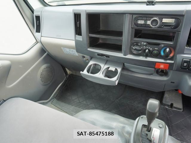 Mazda TITAN 2013-11 8246950-23