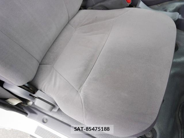 Mazda TITAN 2013-11 8246950-26