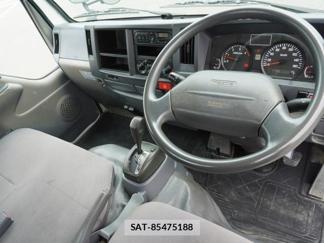 Mazda TITAN 2013-11 8246950-2