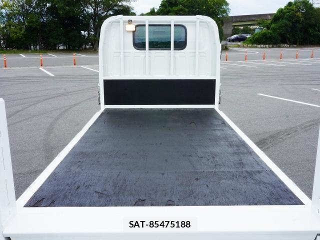 Mazda TITAN 2013-11 8246950-3