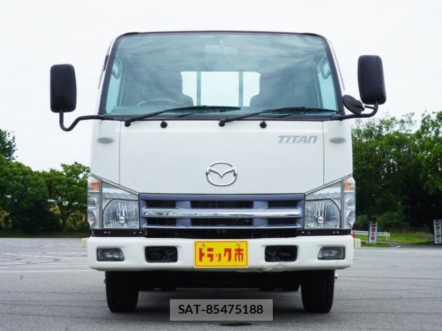 Mazda TITAN 2013-11 8246950-6