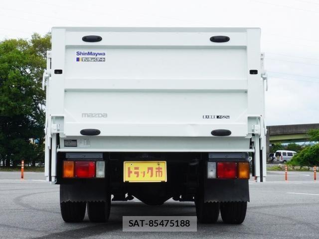 Mazda TITAN 2013-11 8246950-7