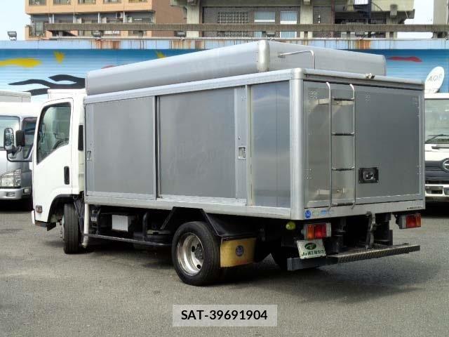 Mazda TITAN 2013-06 8246952-1