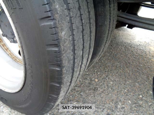 Mazda TITAN 2013-06 8246952-20