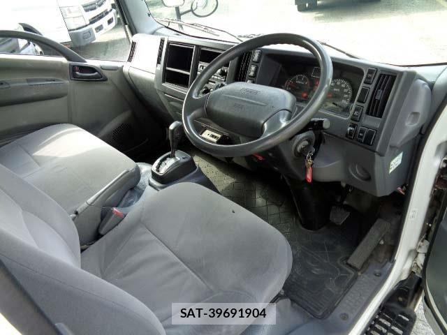 Mazda TITAN 2013-06 8246952-2