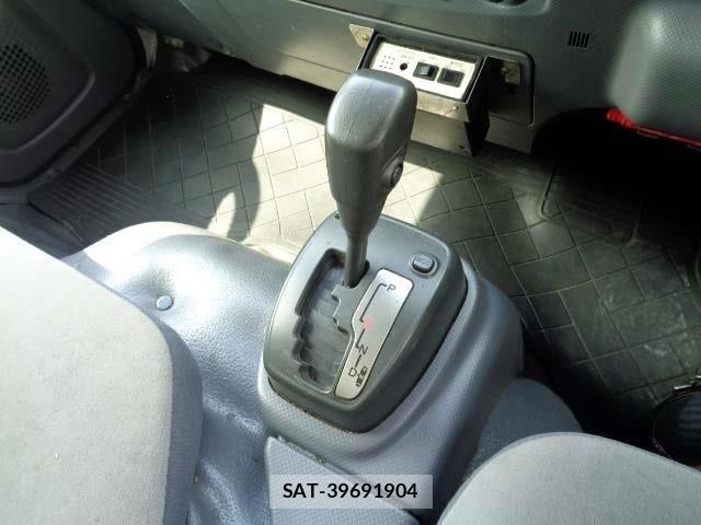 Mazda TITAN 2013-06 8246952-7
