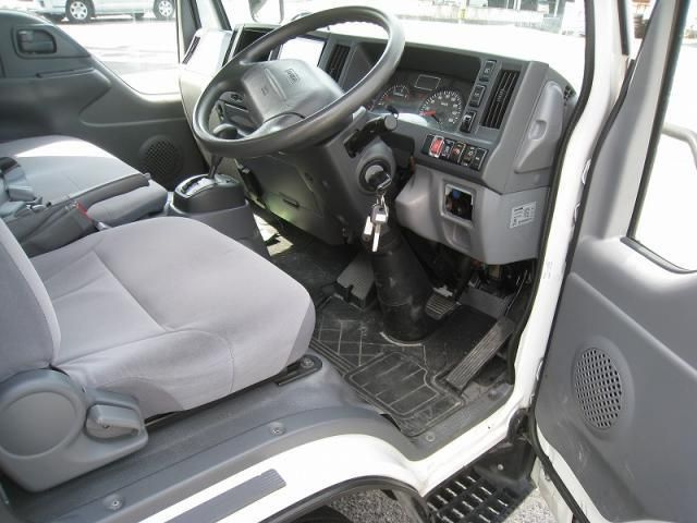 Mazda TITAN 2018-11 8311157-11